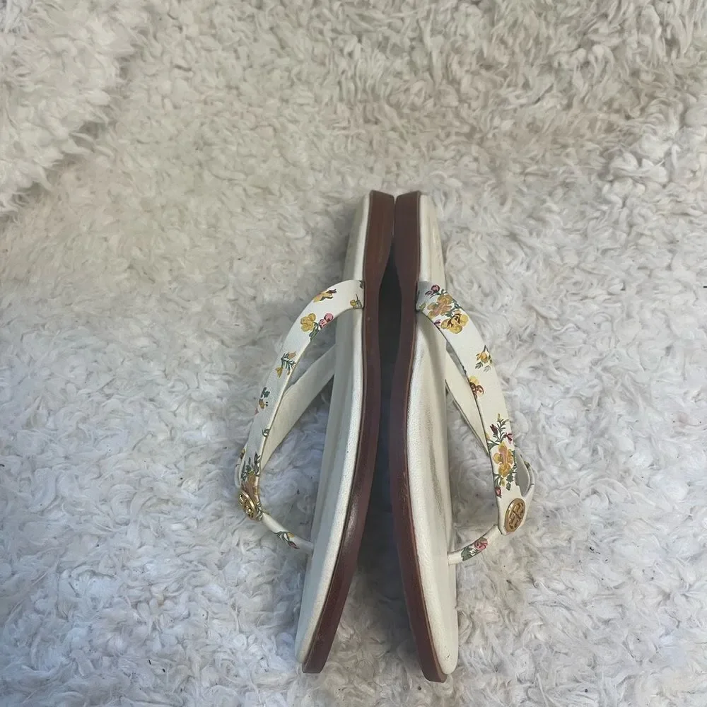 Tory Burch leather beige Floral thong Sandals gold tone logo accent SZ9